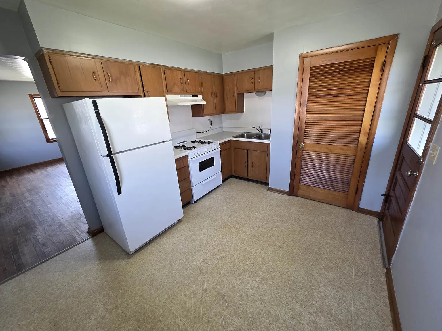 2 bed, $900 — Photo 3