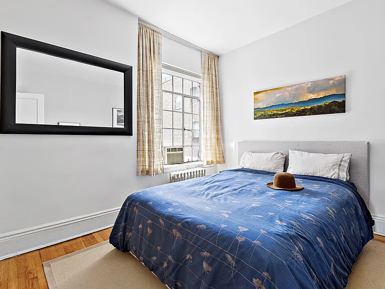 306 W 4th St #E3 — Photo 10