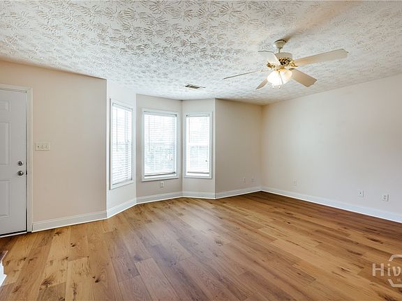 5th image of 275 Westchester Cir