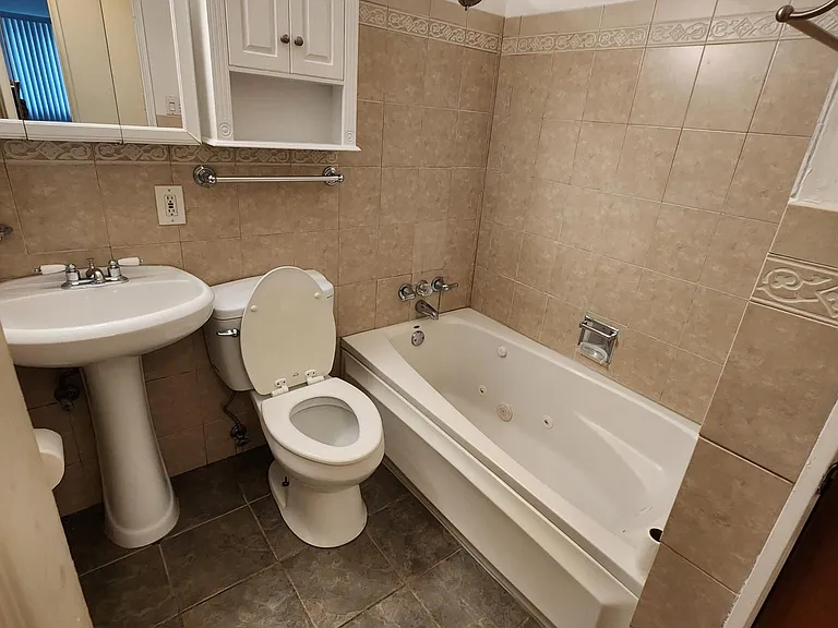2155 Oriole Dr — Photo 5