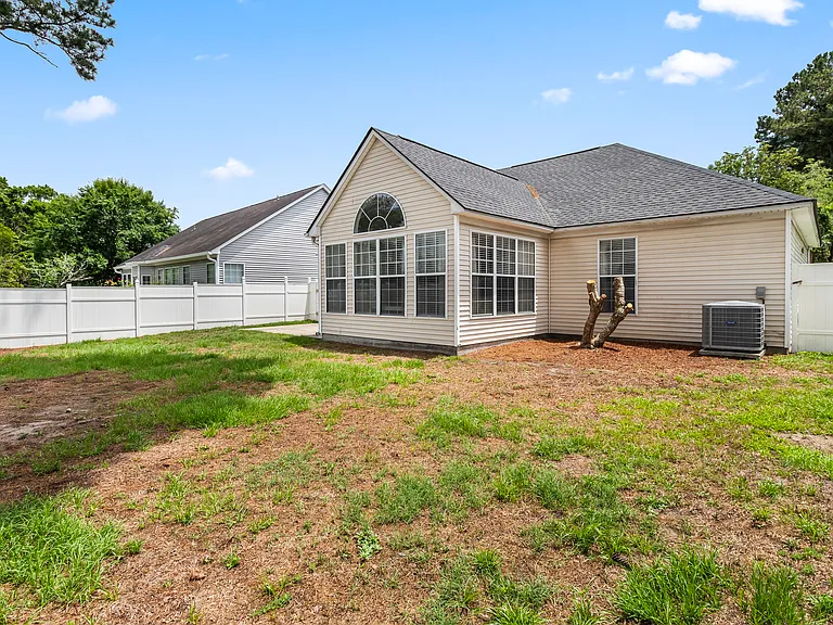 211 Springlake Dr — Photo 26