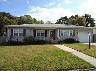 52 Rotary Dr, Johnston, RI 02919