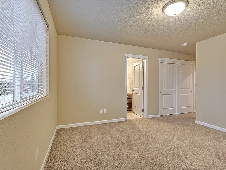 1056 N Davis St — Photo 11