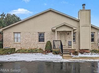 41952 King Edward Ct, Clinton Township, MI 48038
