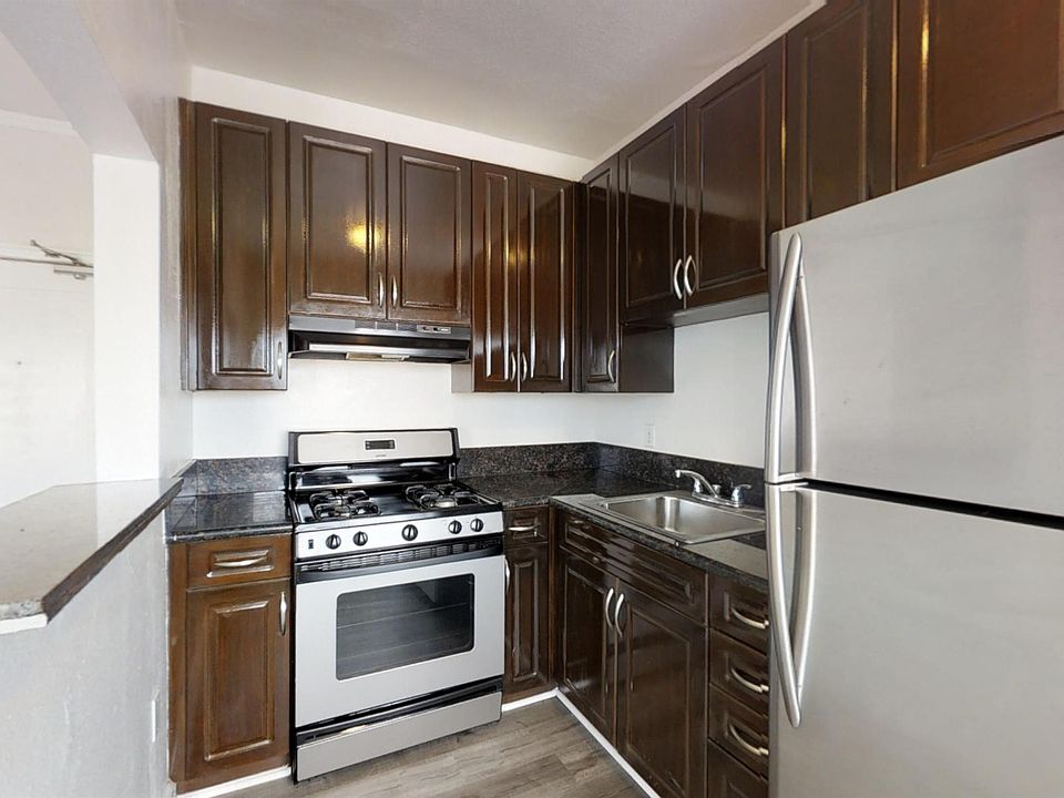 1st image of 334 N Heliotrope Dr APT 304
