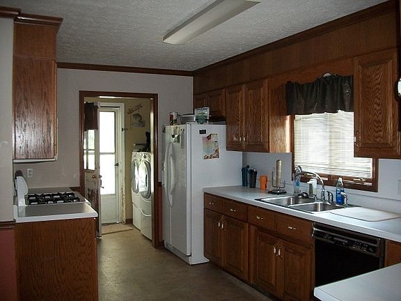4th image of 111 Cumberland Cir