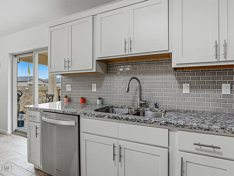 15252 Apex Ct — Photo 8