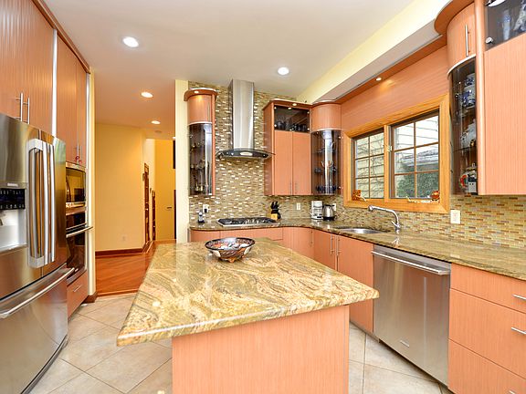 5th image of 117 Laconia Ave