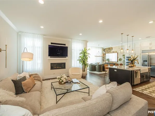 23 Royal Birkdale Ct #23, Westwood, NJ 07675