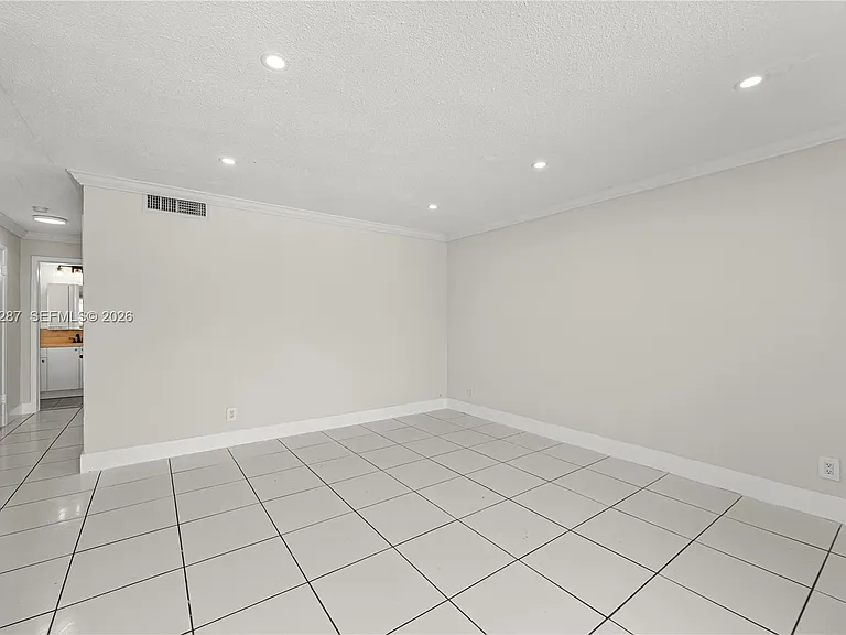 5450 Hollywood Blvd #107 — Photo 8
