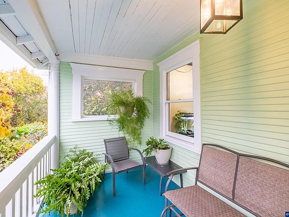 3rd image of 236 NW Walker Ln