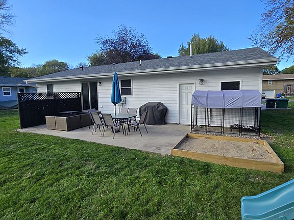 2nd image of 1218 Brown St