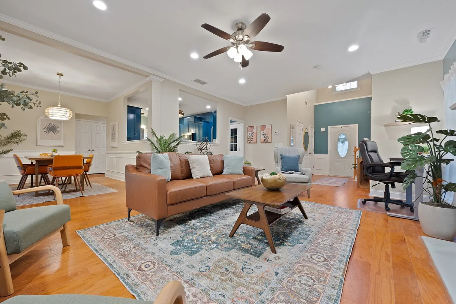 3 bed, 2.5 bath, $7,506 — Photo 2
