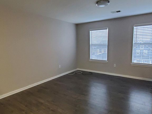 5th image of 180 Rockwell Ave