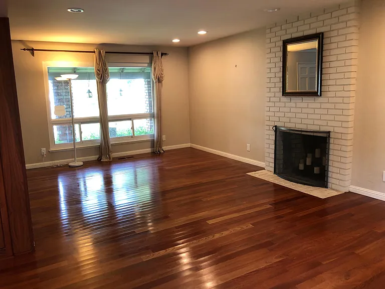 21960 Oaknoll Ct — Photo 3