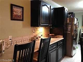 Lots of counter & cabinets