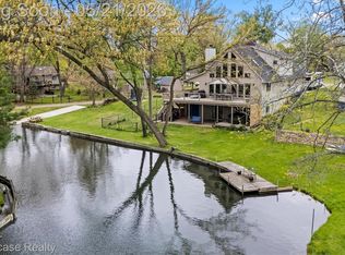 9650 Montgold Ave, White Lake, MI 48386
