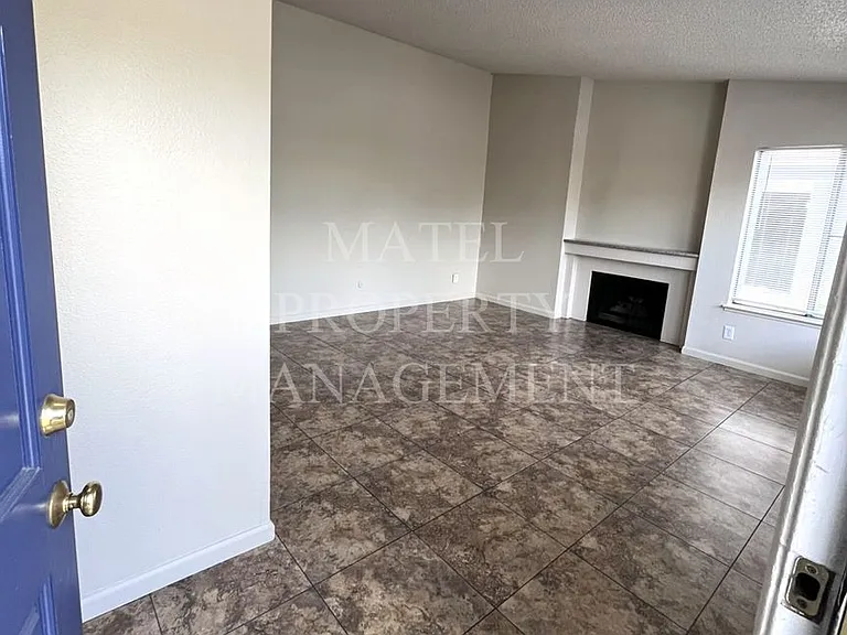 1313 Floyd Ave — Photo 3