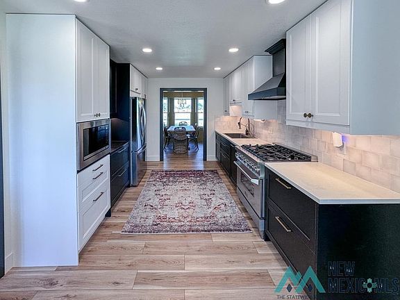 3rd image of 707 W Illinois St