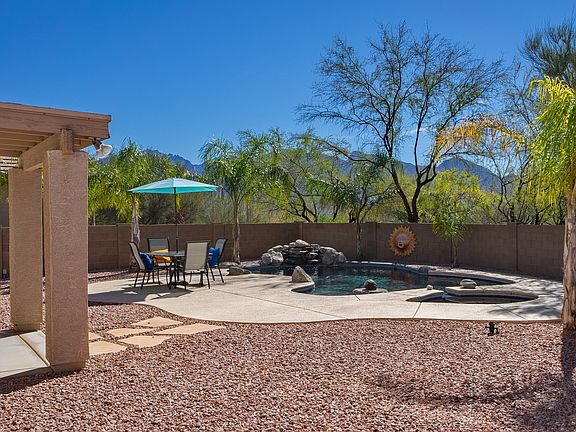 3rd image of 725 W Bougainvillea Dr