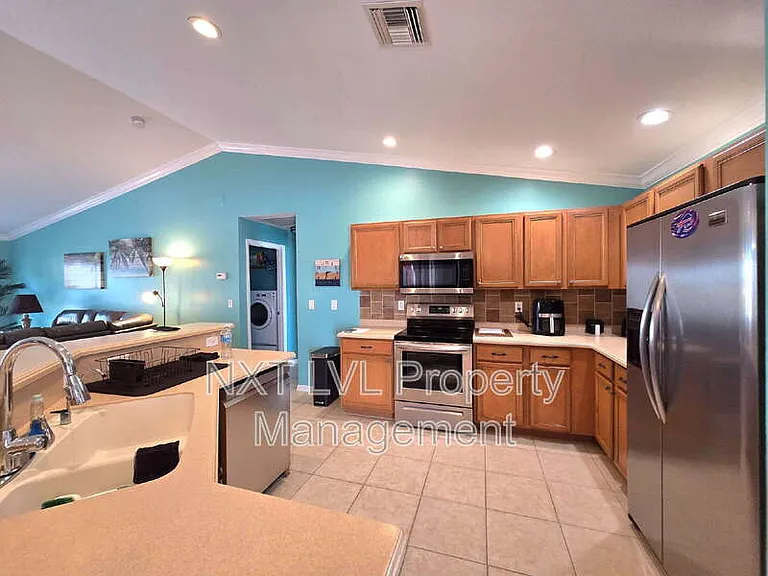 1401 SW Embers Ter — Photo 7