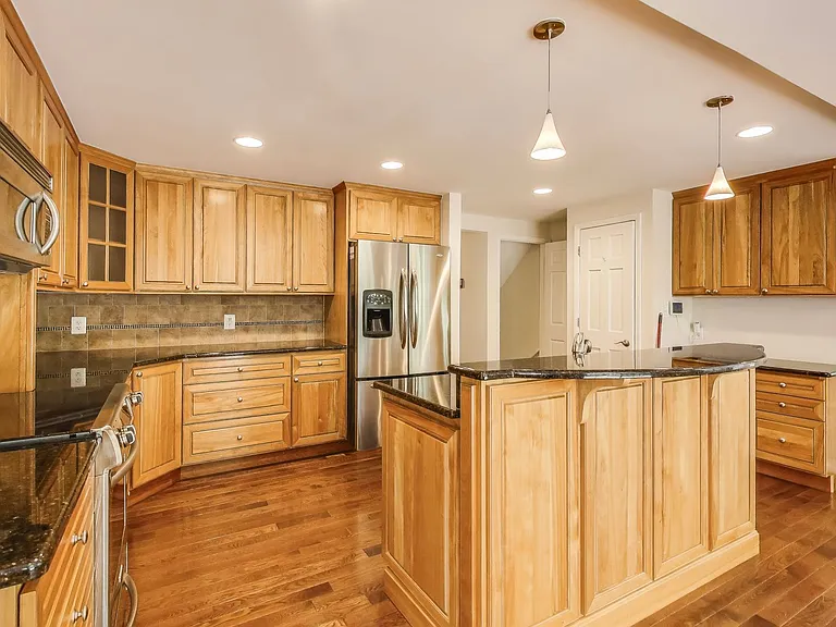1337 Crockett Ln — Photo 11