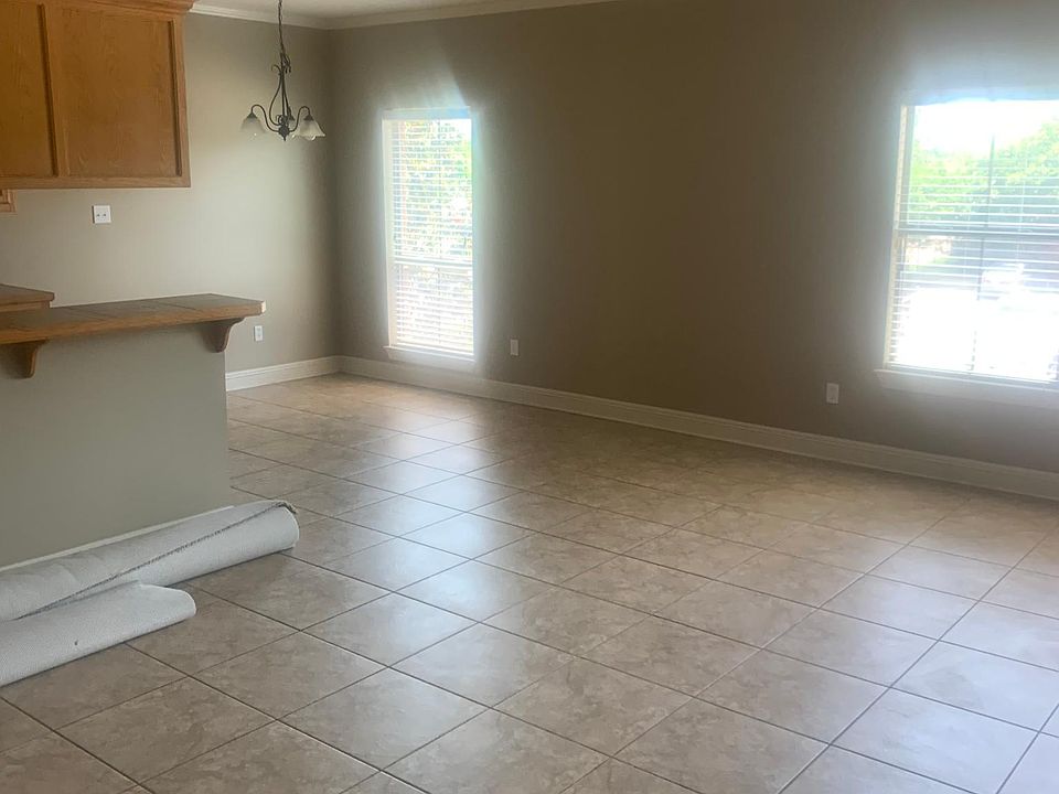 family & breakfast area