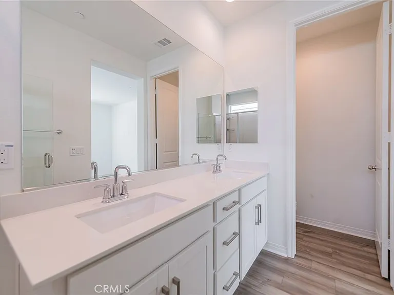 142 Sawbuck — Photo 29