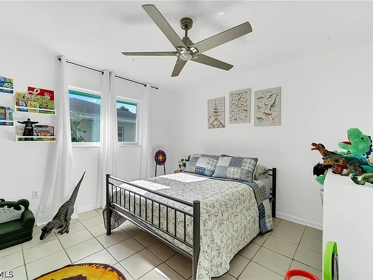 3271 Brooklyn Ave — Photo 31
