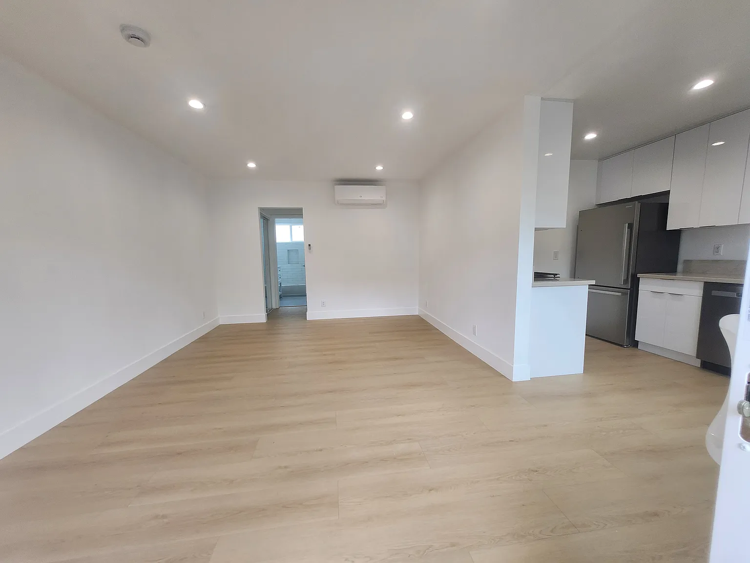 1 bed, 700 sqft, $2,150 — Photo 3