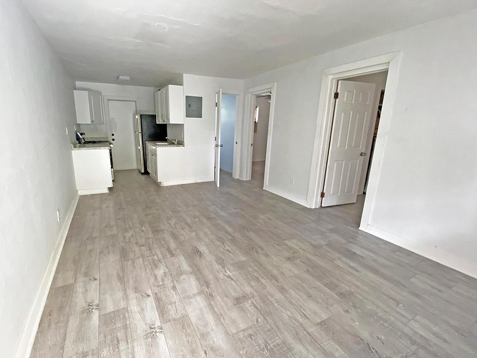 1st image of 517 NW 15th Terrace
