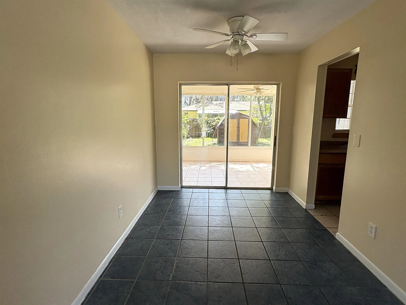 3 bed, 1.5 bath, 1272 sqft, $1,600 — Photo 3