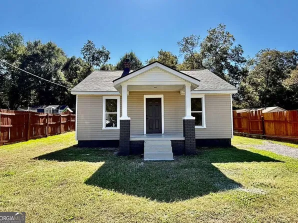 110 Elizabeth St, Griffin, GA 30223