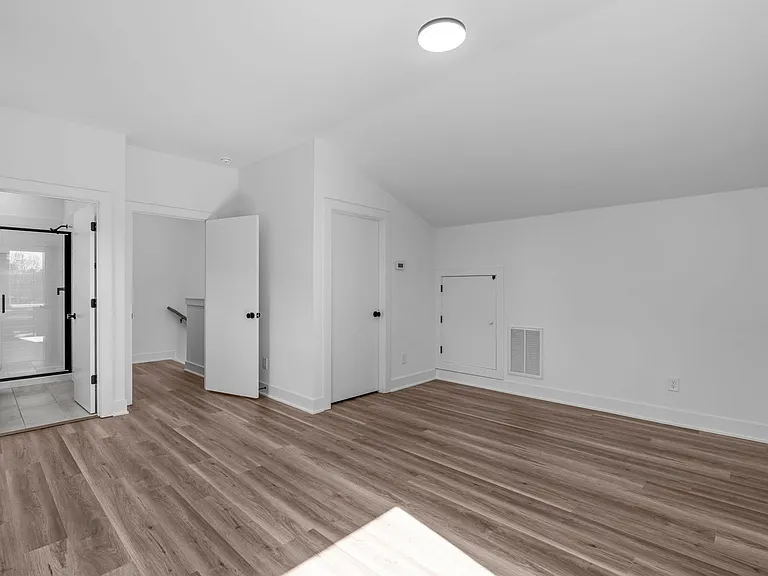 1316 E Lenoir St — Photo 32