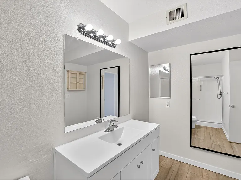 517 W Duke Dr — Photo 29