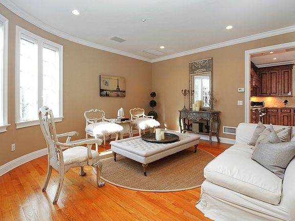 4th image of 11 Sylvia Ave