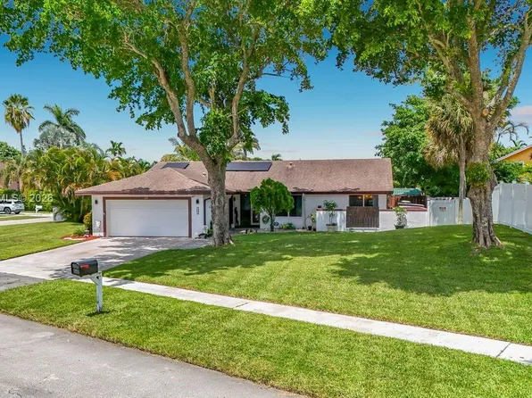 4201 NW 73rd Ave, Lauderhill, FL 33319