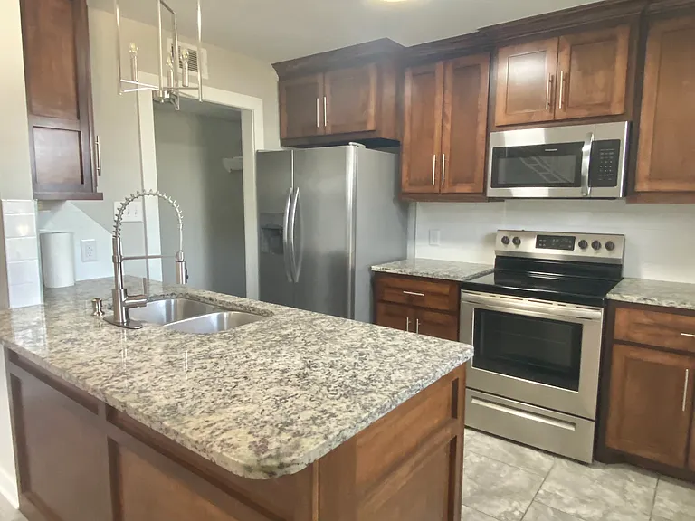6824 NW Willow Springs Dr — Photo 10