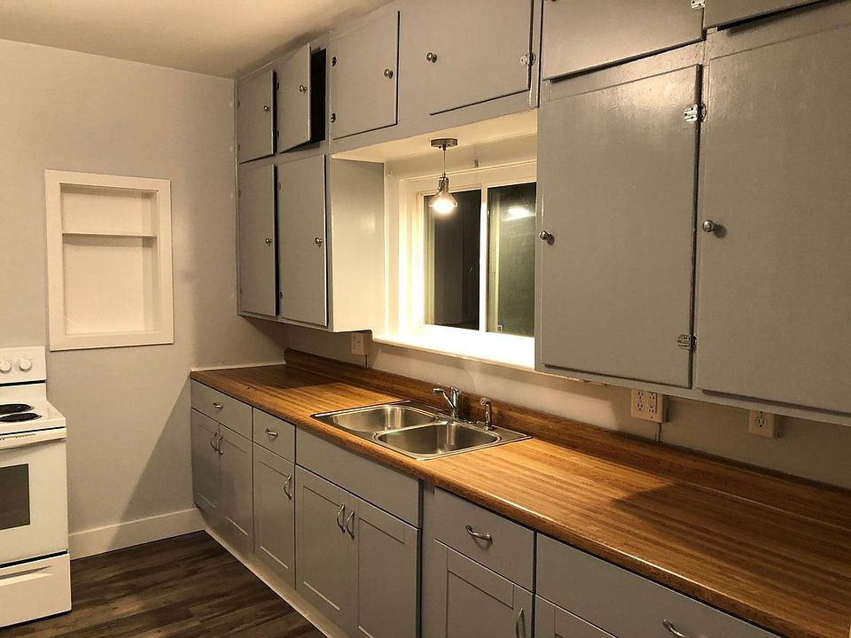 2nd image of 118 Center St APT B