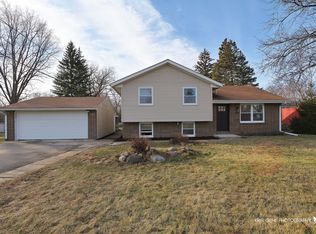 1070 Belle Plaine Ave, Gurnee, IL 60031