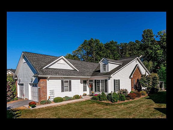 3rd image of 440 Silver Oaks Dr