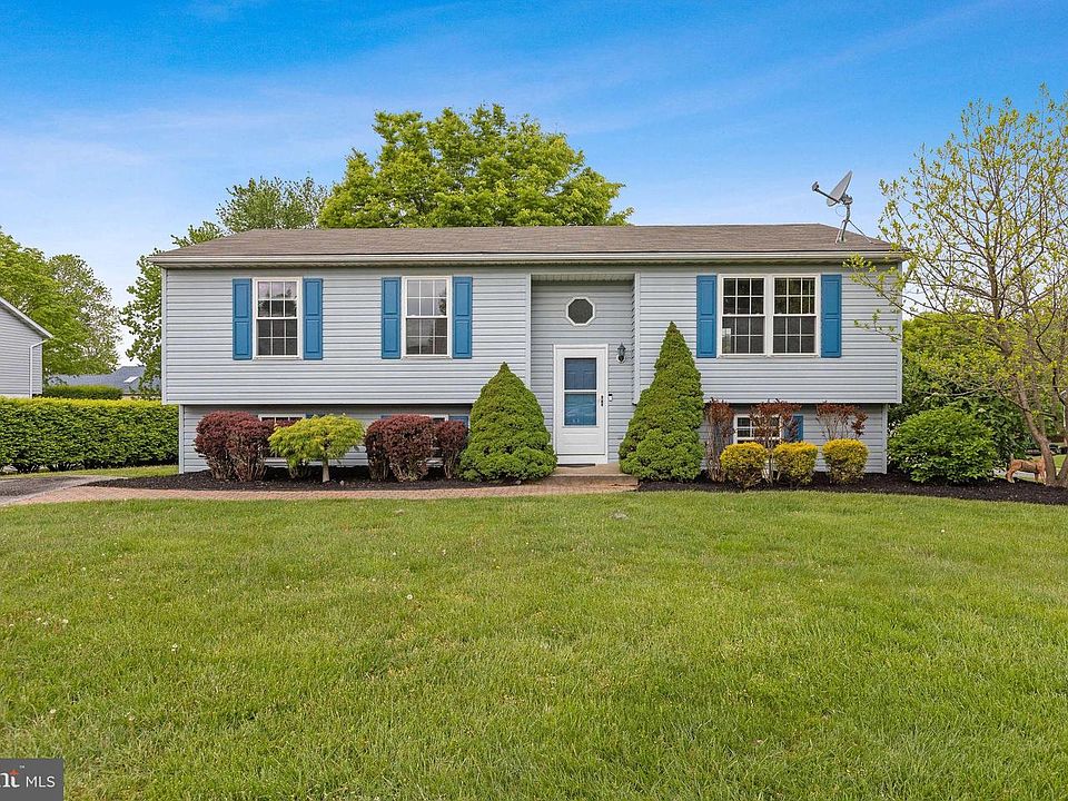 1st image of 490 Mountain Laurel Ct
