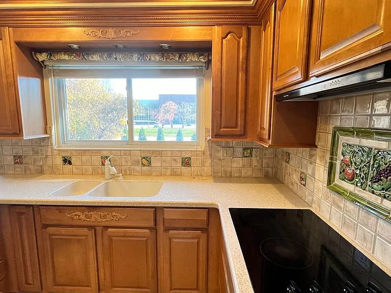 2852 Mayfair Dr — Photo 11