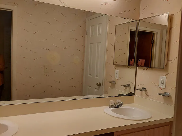 2136 SW 39th Dr — Photo 13