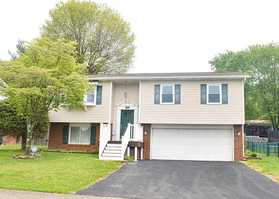 1st image of 168 Paddock Green Dr