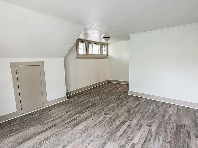 205 1/2 Terry Ave — Photo 13