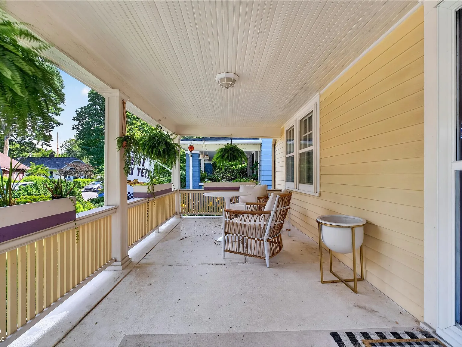 3 bed, 2.0 bath, 1819 sqft, $3,300 — Photo 3