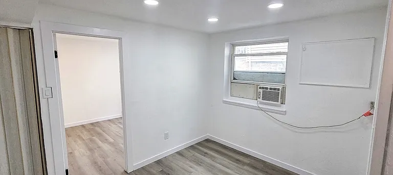 1023 Wallace Ave — Photo 9