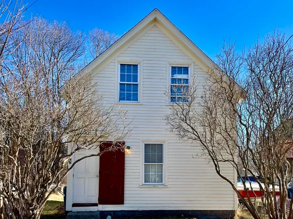 9 Cottage Street, Vinalhaven, ME 04863