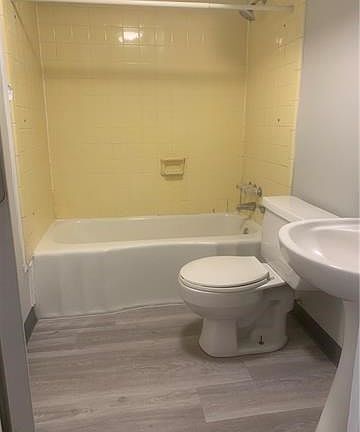 3rd image of 4217 Fontainebleau Dr APT C